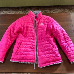 North Face winter coat. Reversible!! Worn once only. Size XL girls